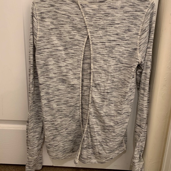 Lululemon Beat The Heat Long Sleeve - Picture 2 of 2